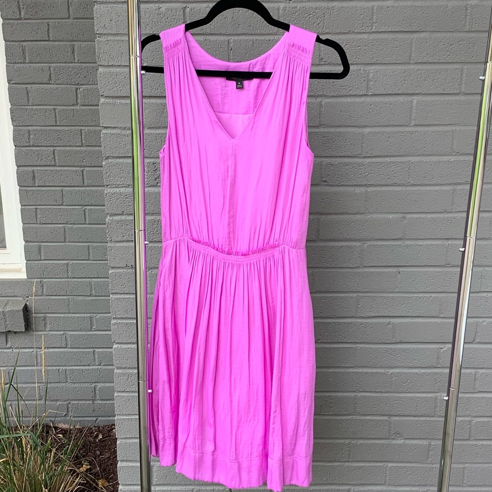 Banana Republic sleeveless v-neck lilac purple dress, size 6